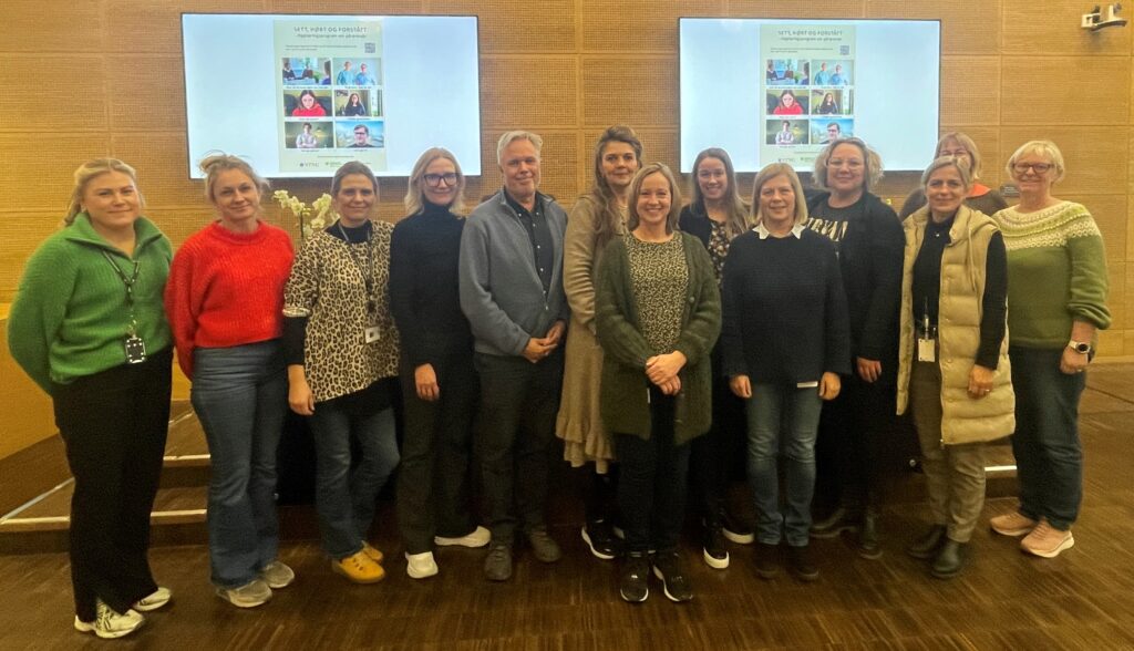 Bilde av samarbeidspartene tatt på lanseringsdagen i Gjøvik rådhus.