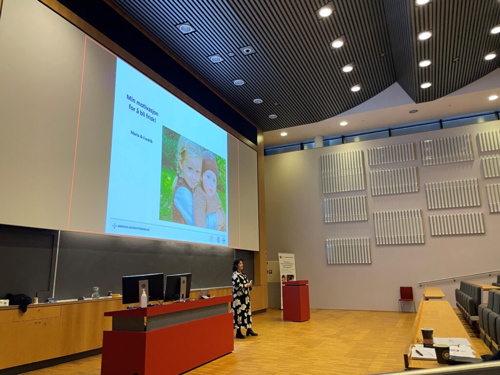 Foreleser i store auditoriet på Ahus