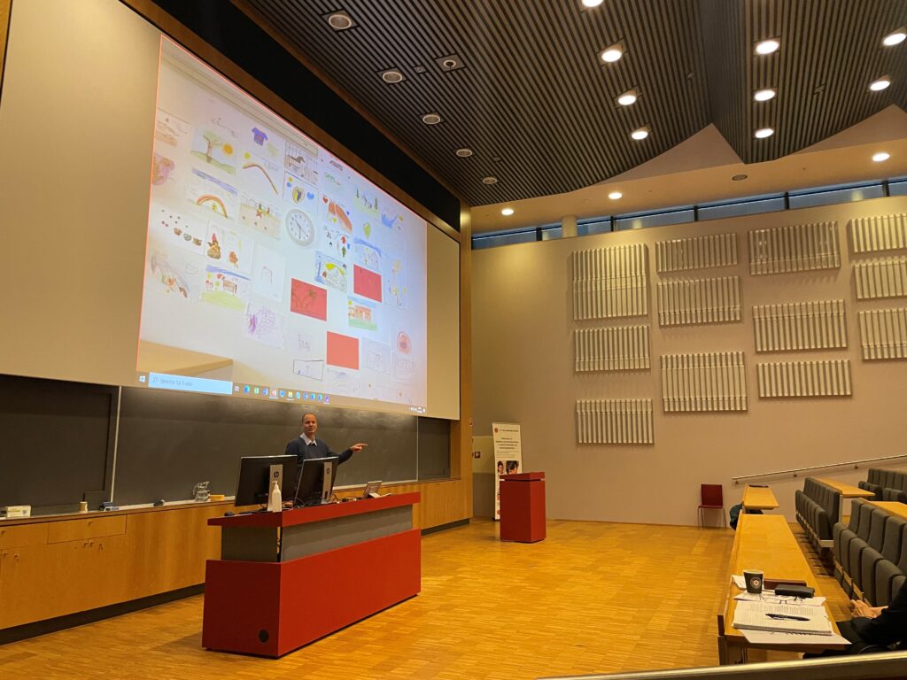 Foreleser i store auditoriet Ahus