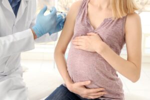 Gravid kvinne får vaksine Foto: Shutterstock