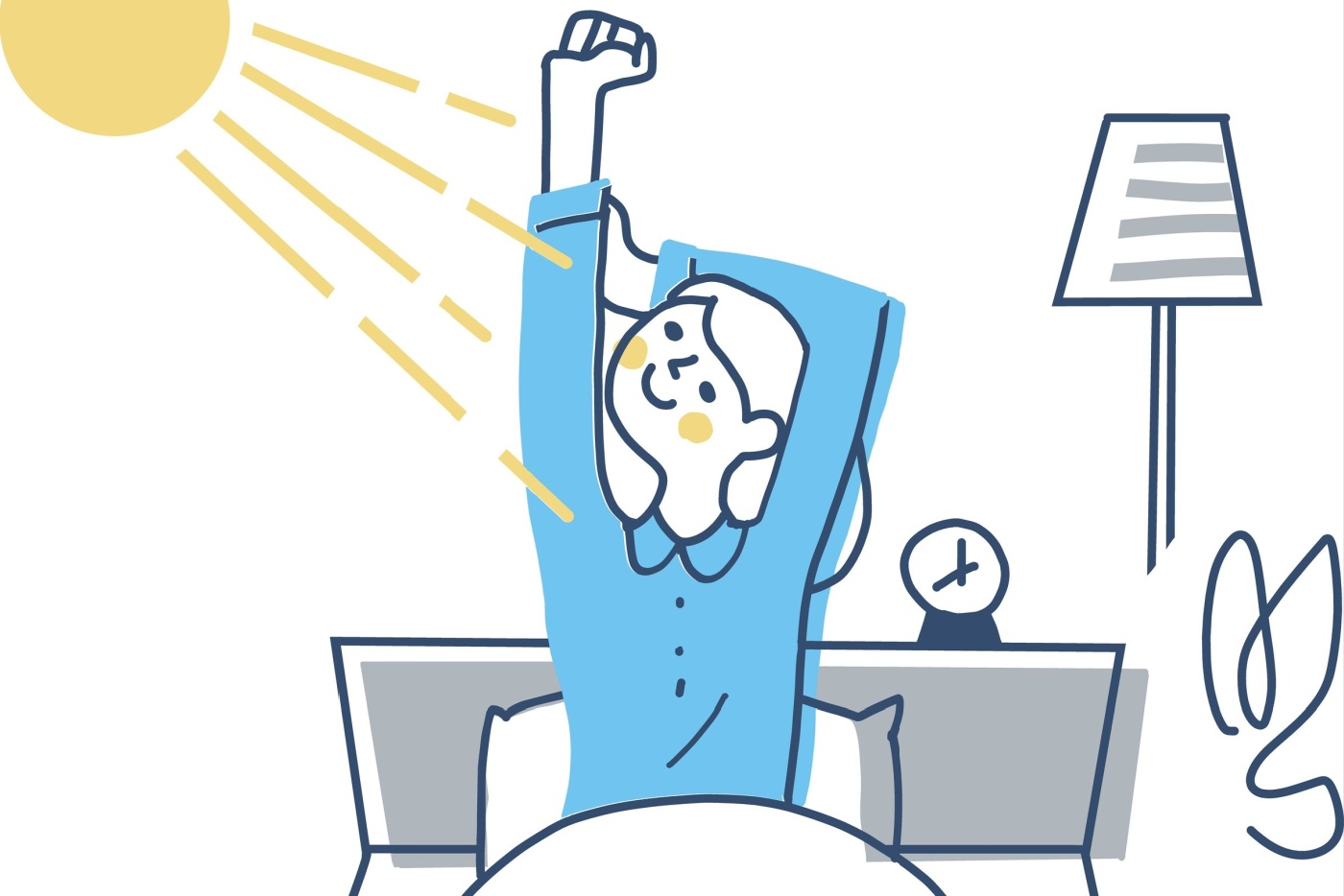 En kvinne strekker armene mot sollyset som strømmer inn fra vinduet, mens hun sitter i sengen om morgenen.