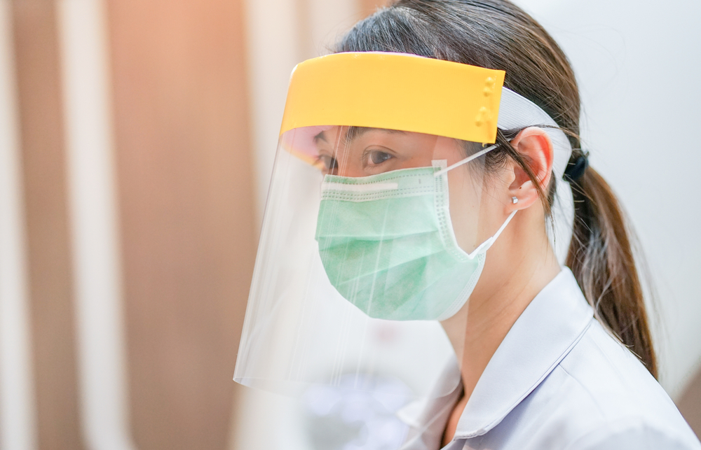 Medical,Staff,Wearing,Face,Shield,And,Medical,Mask,For,Protect Fotografi av helsepersonell med smittevern utstyr