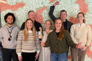 FACT team Gardermoregionen. Fra venstre: Edvin (sykepleier Nannestad), Cathrine (vernepleier Eidsvoll), Håkon (sosionom Ullensaker), Marte (psykologspesialist DPS Øvre Romerike), Madeleine (vernepleier Gjerdrum/Hurdal), Niels (teamleder FACT) og Linn (sykepleier FACT)