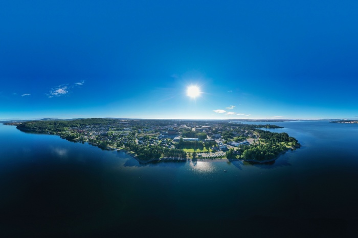 Bilde av Hamar sett fra vannet.