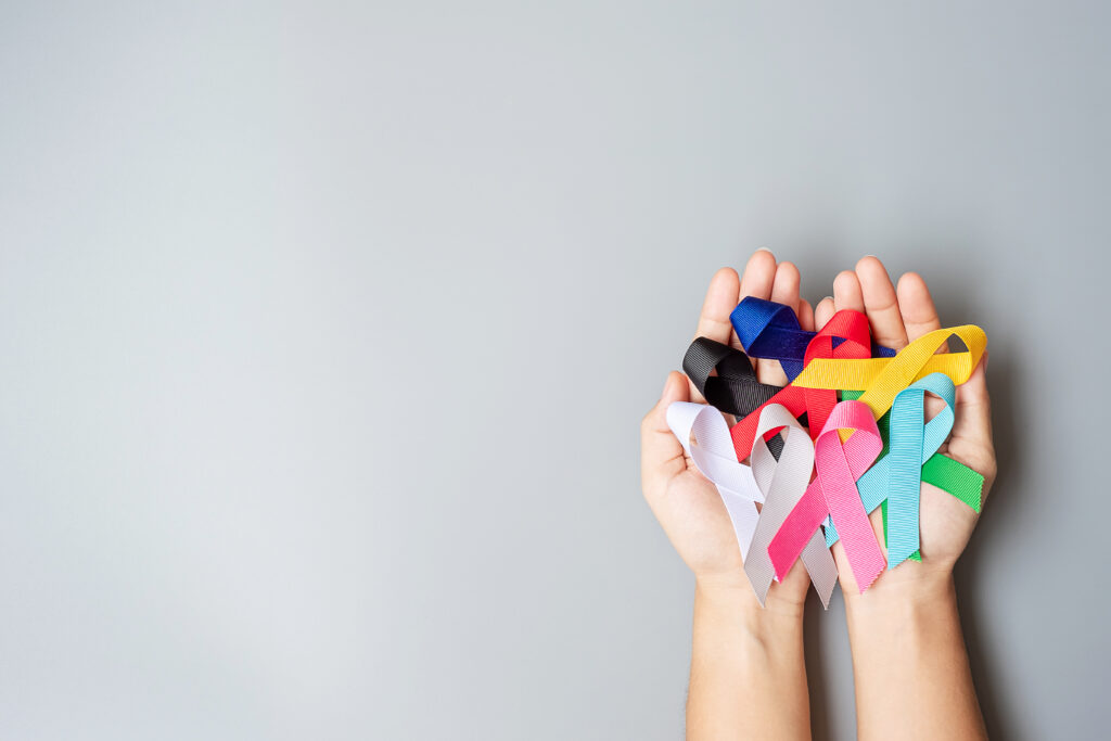 Blide viser to hender som det ligger flere sløyfer i forskjellige farger, som representerer forskjellige krefttyper.