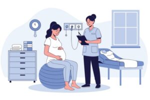 En gravid kvinne sittende på en øvelsesball mens hun er i konsultasjon med helsepersonell. I bakgrunnen ses undersøkelsesbenk, vindu samt annet medisinskteknisk utstyr.