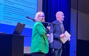 Sissel Ruud, kommunalsjef, Enebakk kommune og fast representant i SSU og Øystein Mæland, administrerende direktør, Ahus og leder av Strategisk samarbeidsutvalg (SSU)