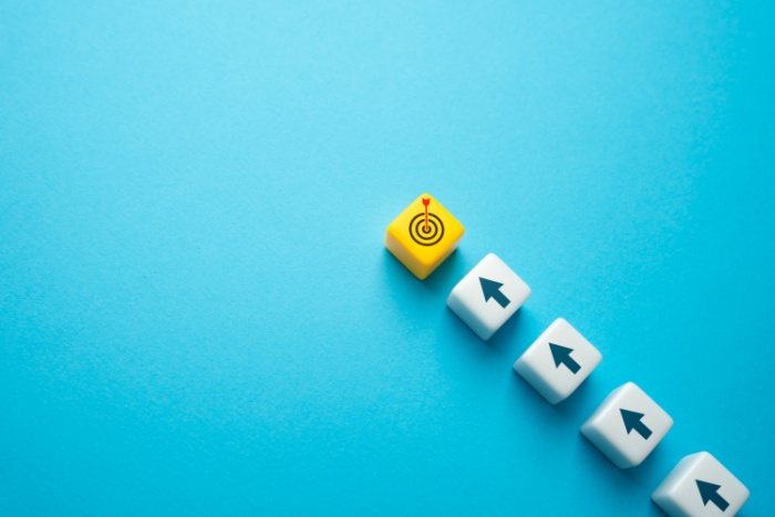Piler som viser vei mot mål
