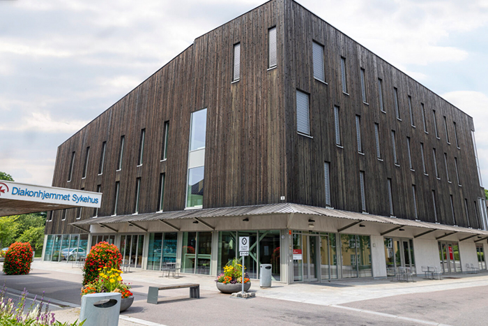 Fasaden av inngangen til Diakonhjemmet Sykehus. Foto