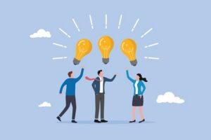 Dele forretningsideer, smart tenkende forretningsmann folk kontor arbeidere team opp dele lyspære lampe idé, dele kunnskap, samarbeid møte, teamarbeid eller folk tenker samme idé konsept.